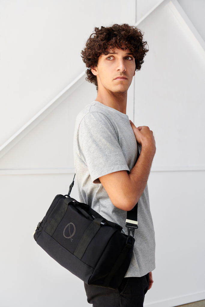 ELQ small duffle bag with detachable strap in black